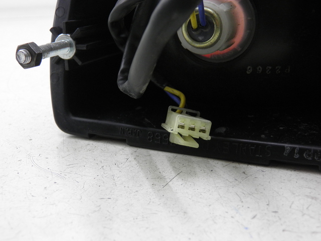 photo de LUZ TRASERA YAMAHA TDM 900 (2004 - 2006) - Primer plano técnico