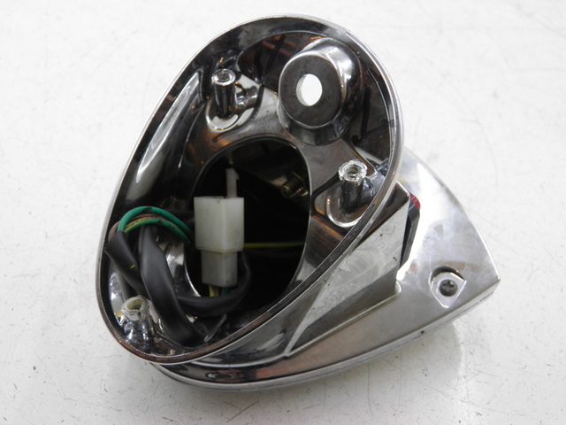 photo de LUZ TRASERA YAMASAKI YM50QT-N3 RETRO 50 (2012 - 2014) - Otra perspectiva