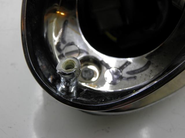 photo de LUZ TRASERA YAMASAKI YM50QT-N3 RETRO 50 (2012 - 2014) - Estado de la superficie y material