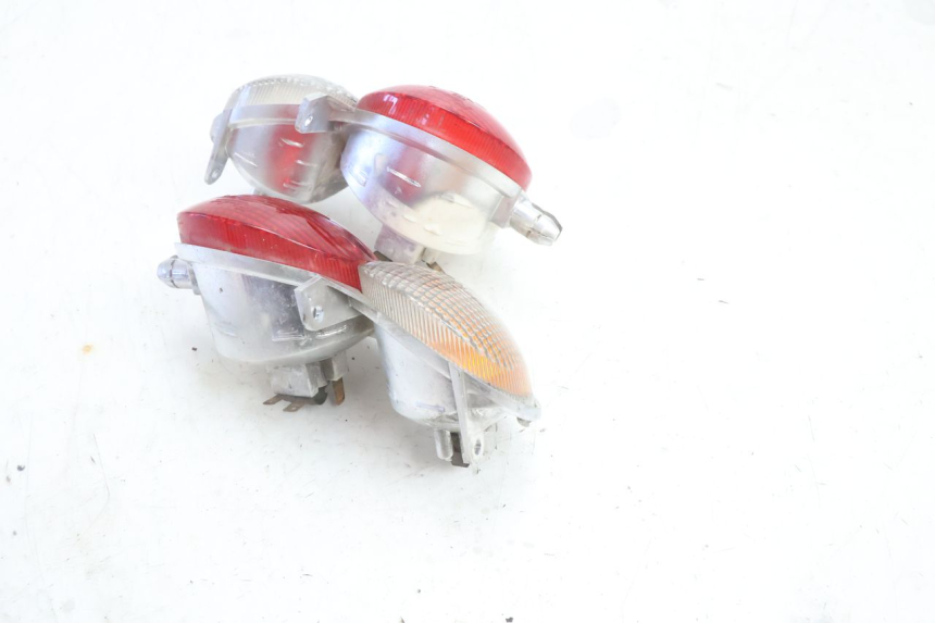 photo de LUZ TRASERA YAMAHA YP MAJESTY 125 (2007 - 2010) - Otra perspectiva
