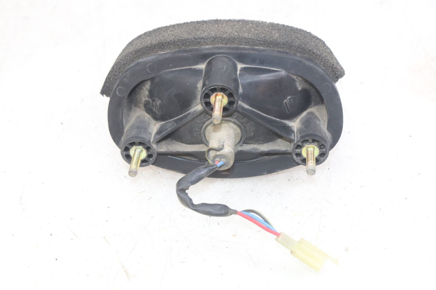 photo de LUZ TRASERA YAMAHA YZF R THUNDERCAT 600 (1996 - 2003) - Primer plano técnico