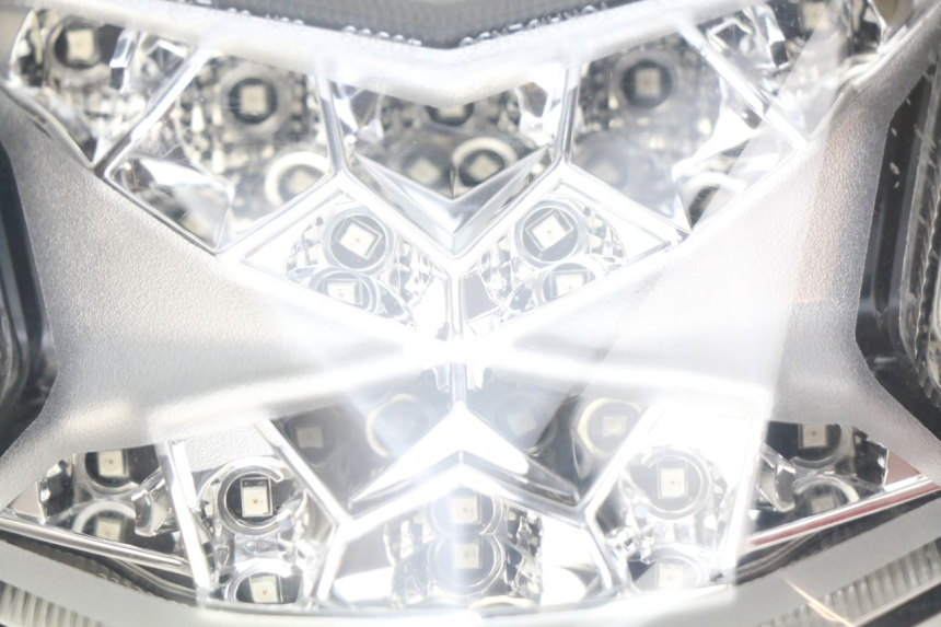 photo de LUZ TRASERA KAWASAKI Z 650 (2016 - 2019) - Detalles de los puntos de fijación