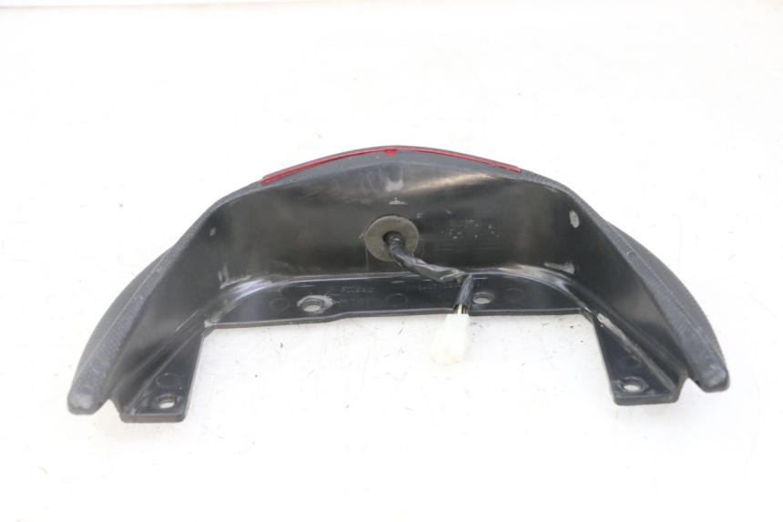 photo de LUZ TRASERA PIAGGIO ZIP 4T 50 (2018 - 2020) - Detalles de los puntos de fijación