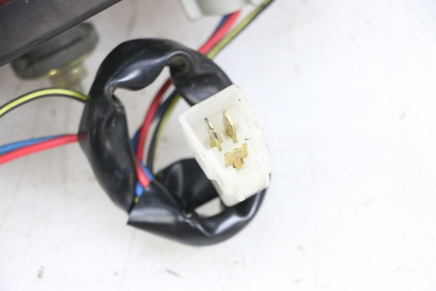 photo de LUZ TRASERA KAWASAKI ZR 7 750 (1999 - 2004) - Primer plano técnico