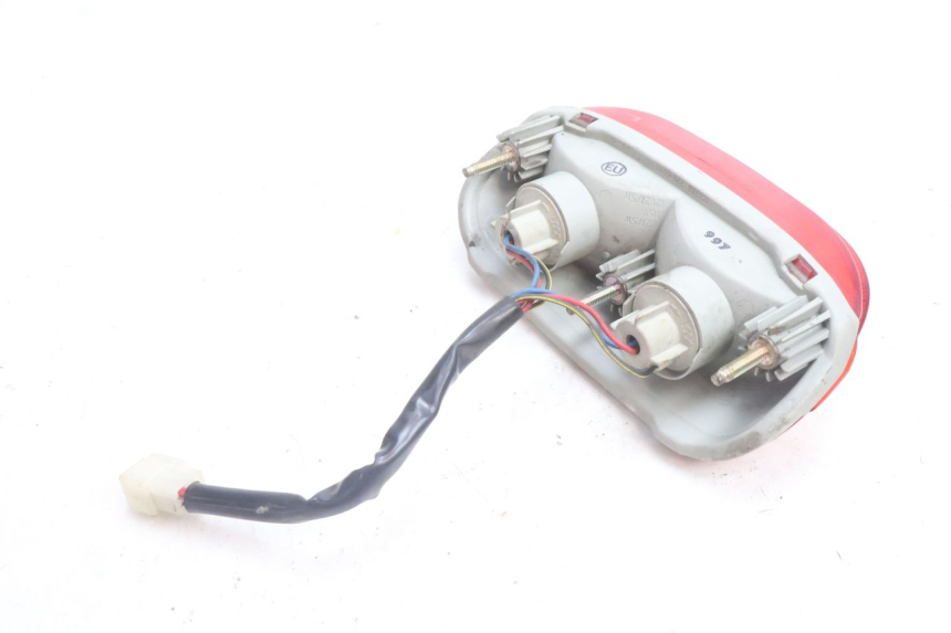 photo de LUZ TRASERA KAWASAKI ZZR 600 (1995 - 2004) - Detalles de los puntos de fijación