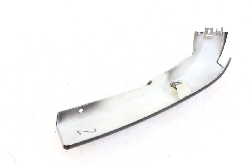 photo de FLANCO TRASERO DERECHO E-MAX 80L 1 (2011 - 2014) - Primer plano técnico