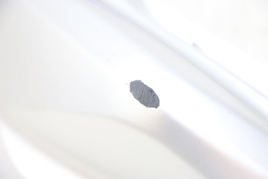 photo de FLANCO TRASERO DERECHO YAMAHA AEROX 2T 50 (2013 - 2017) - Estado de la superficie y material