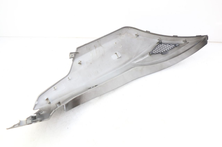 photo de FLANCO TRASERO DERECHO KYMCO AGILITY 16+ 4T 50 (2018 - 2023) - Primer plano de alta resolución