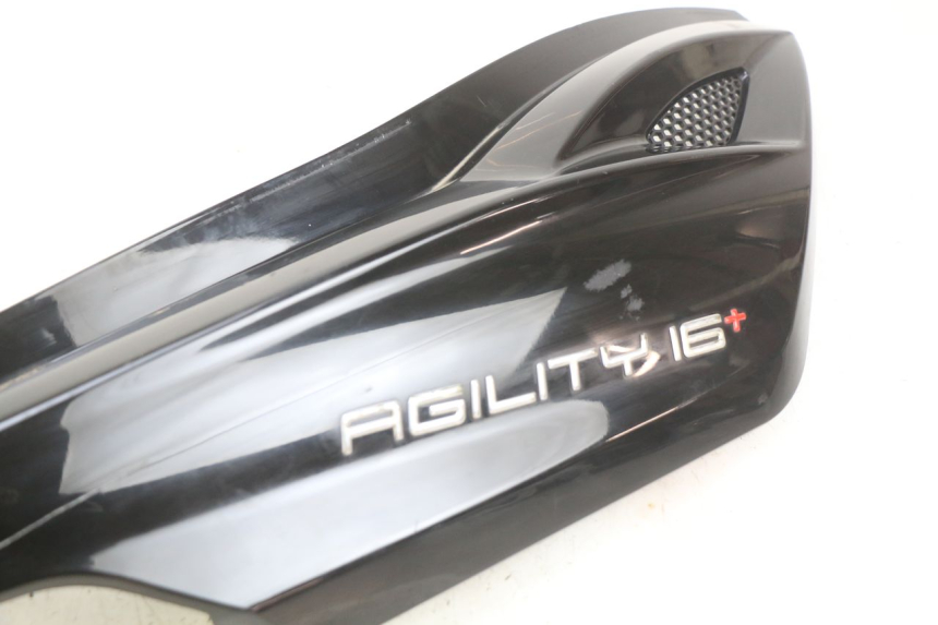 photo de FLANCO TRASERO DERECHO KYMCO AGILITY 16+ 4T 50 (2018 - 2023) - Primer plano técnico