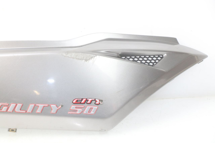 photo de CARENADO TRASERO DERECHA KYMCO AGILITY CITY 4T 50 (2008 - 2016) - Estado de la superficie y material