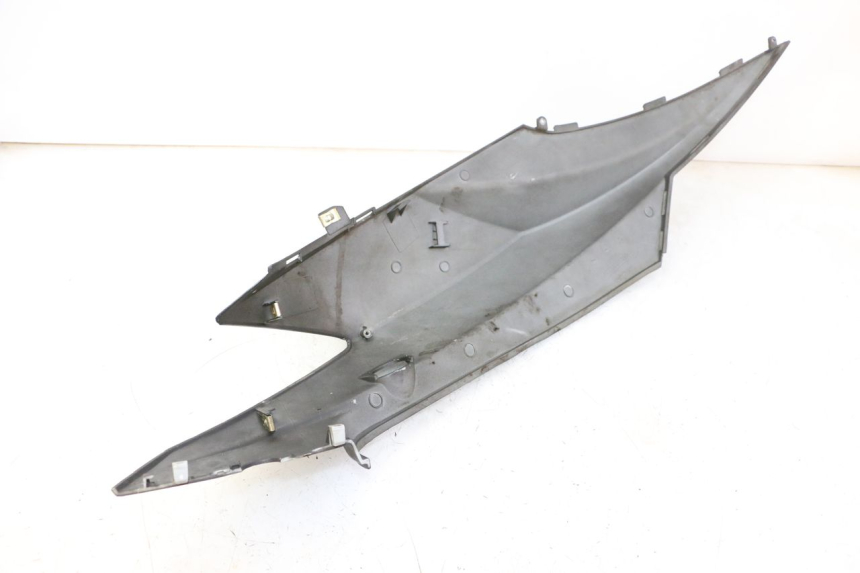 photo de CARENADO TRASERO DERECHA KYMCO AGILITY NAKED RENOUVO 2T 50 (2011 - 2018) - Otra perspectiva