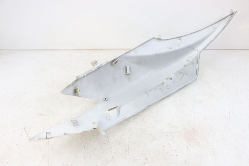 photo de CARENADO TRASERO DERECHA KYMCO AGILITY RS 4T 50 (2009 - 2013) - Primer plano técnico