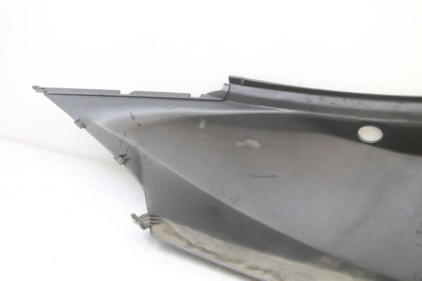 photo de CARENADO TRASERO DERECHA APRILIA ATLANTIC 125 (2003 - 2009) - Detalles de los puntos de fijación