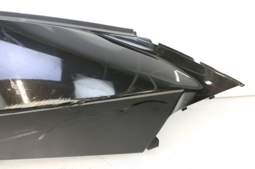 photo de CARENADO TRASERO DERECHA APRILIA ATLANTIC S 125 (2010 - 2013) - Primer plano técnico