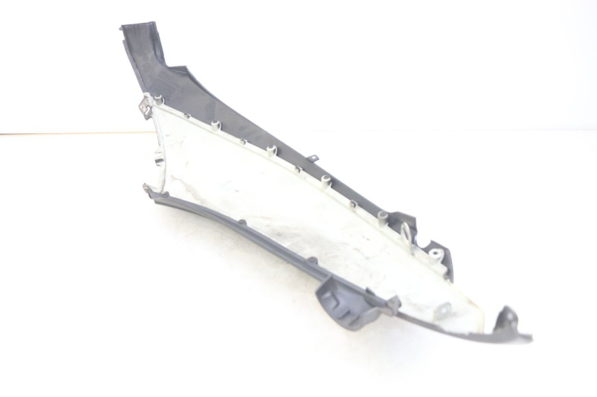 photo de FLANCO TRASERO DERECHO PIAGGIO BEVERLY 125 (2010 - 2015) - Otra perspectiva