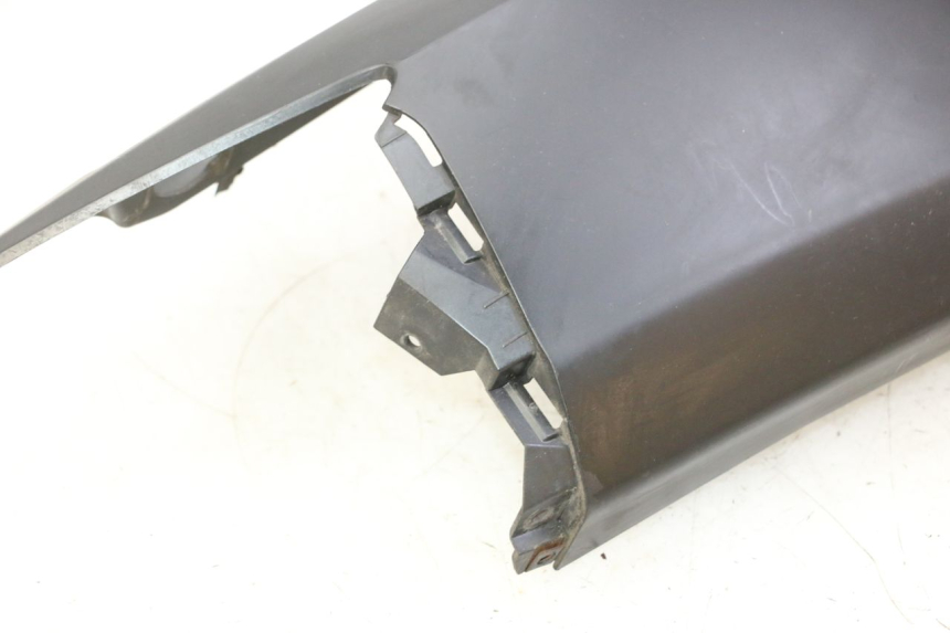 photo de CARENADO TRASERO DERECHA SUZUKI BURGMAN 125 (2007 - 2014) - Zoom sobre los componentes