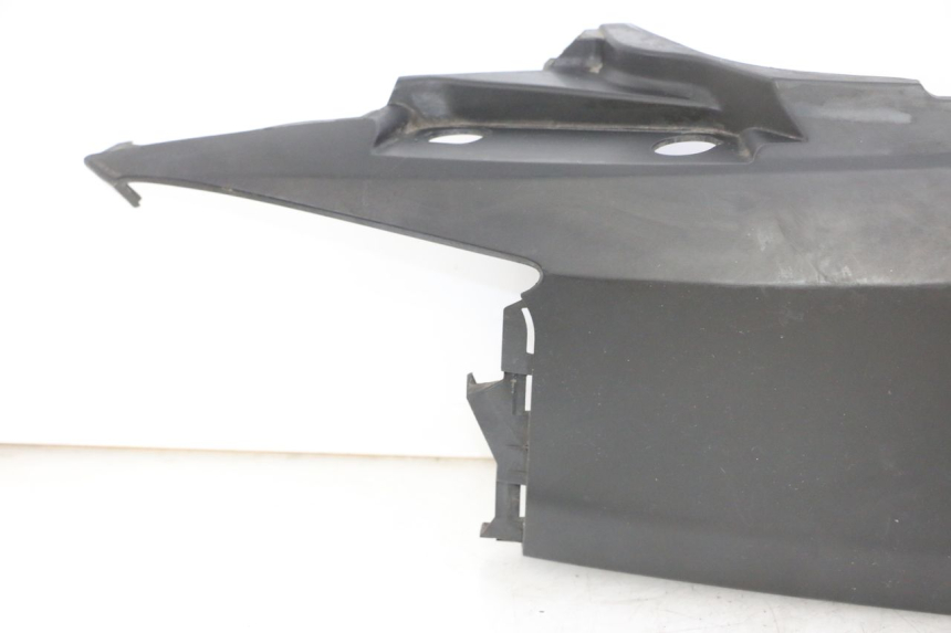 photo de CARENADO TRASERO DERECHA SUZUKI BURGMAN 125 (2007 - 2014) - Enfoque en la estructura