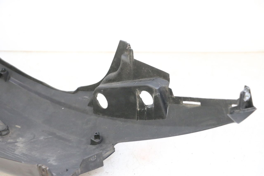 photo de CARENADO TRASERO DERECHA SUZUKI BURGMAN 125 (2007 - 2014) - Detalles de los puntos de fijación
