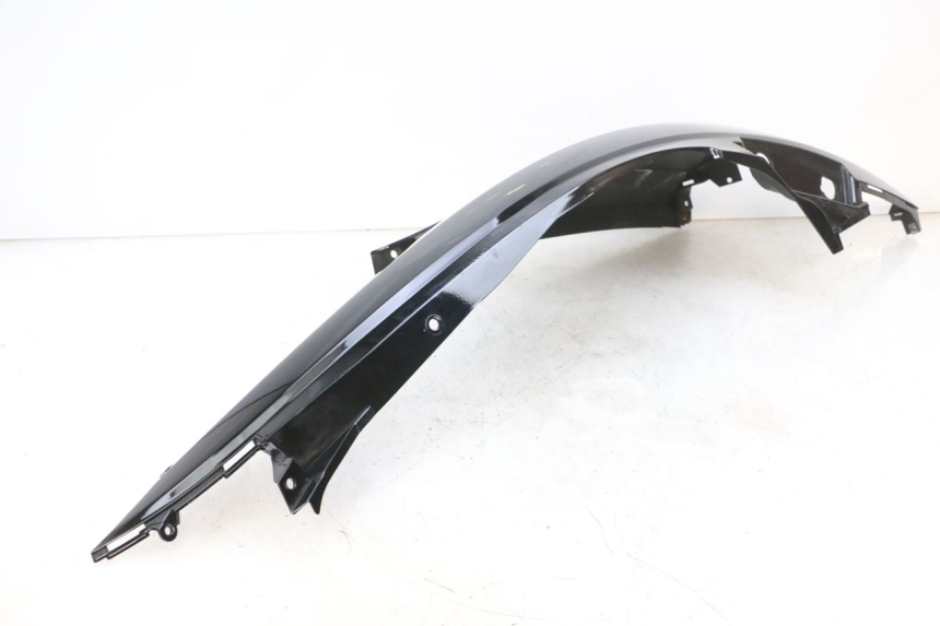 photo de CARENADO TRASERO DERECHA SUZUKI BURGMAN 125 (2007 - 2014) - Detalles de los puntos de fijación