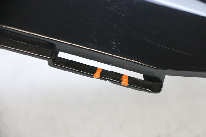 photo de CARENADO TRASERO DERECHA SUZUKI BURGMAN 125 (2007 - 2014) - Estado de la superficie y material