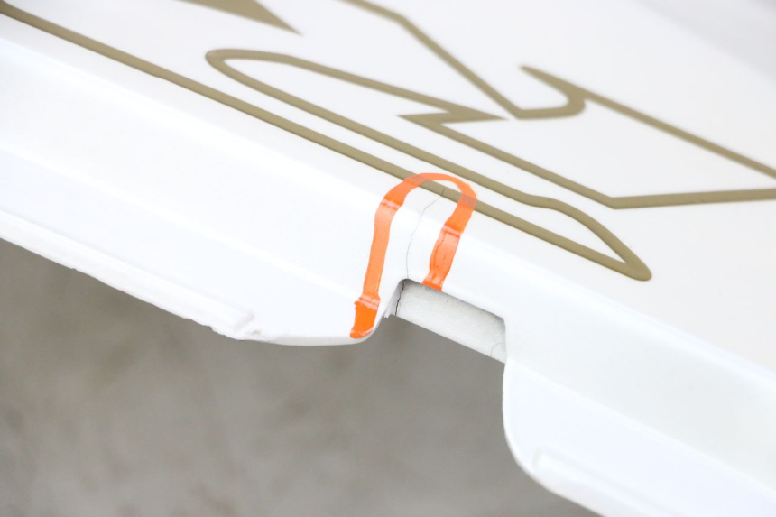 photo de FLANCO TRASERO DERECHO HONDA CBR RR FIREBLADE 900 (1992 - 1994) - Zoom sobre los componentes