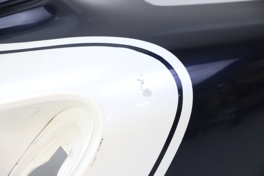 photo de FLANCO TRASERO DERECHO HONDA CBR RR FIREBLADE 900 (1992 - 1994) - Enfoque en la estructura