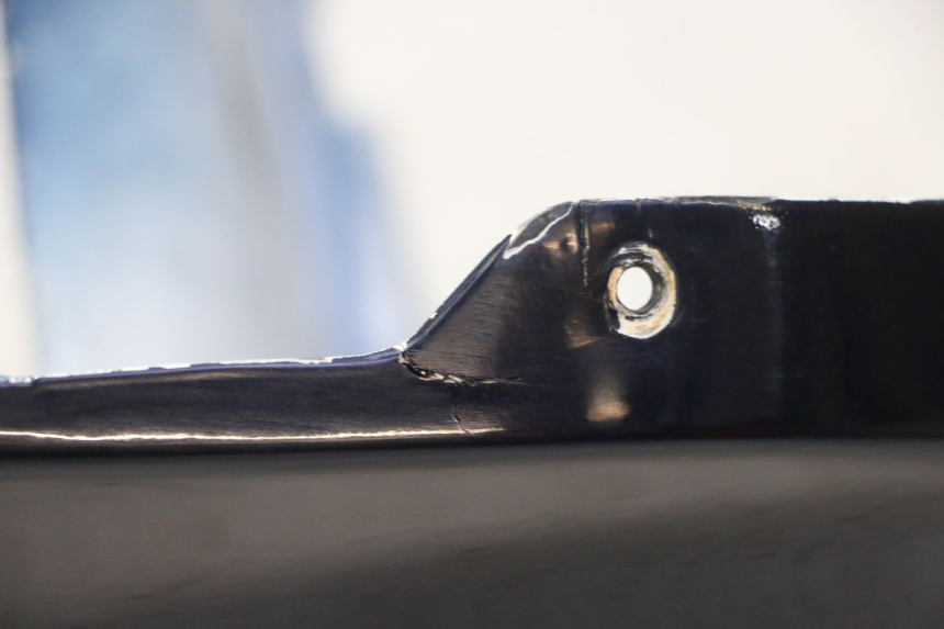 photo de FLANCO TRASERO DERECHO HONDA CBR RR FIREBLADE 900 (1992 - 1994) - Primer plano técnico