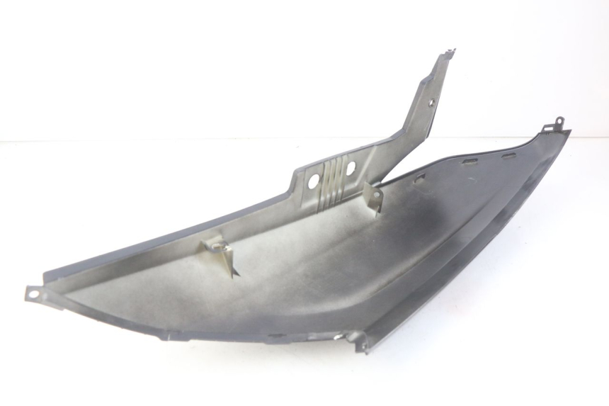 photo de FLANCO TRASERO DERECHO PEUGEOT CITYSTAR 125 (2011 - 2017) - Detalles de los puntos de fijación