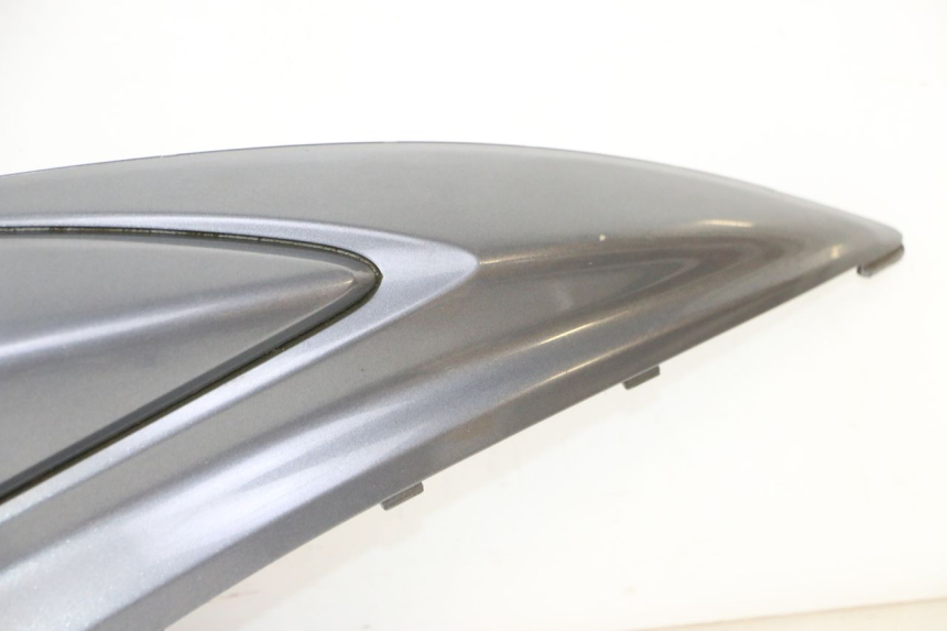 photo de CARENADO TRASERO DERECHA YAMAHA CYGNUS X INJECTION 125 (2007 - 2013) - Primer plano de alta resolución