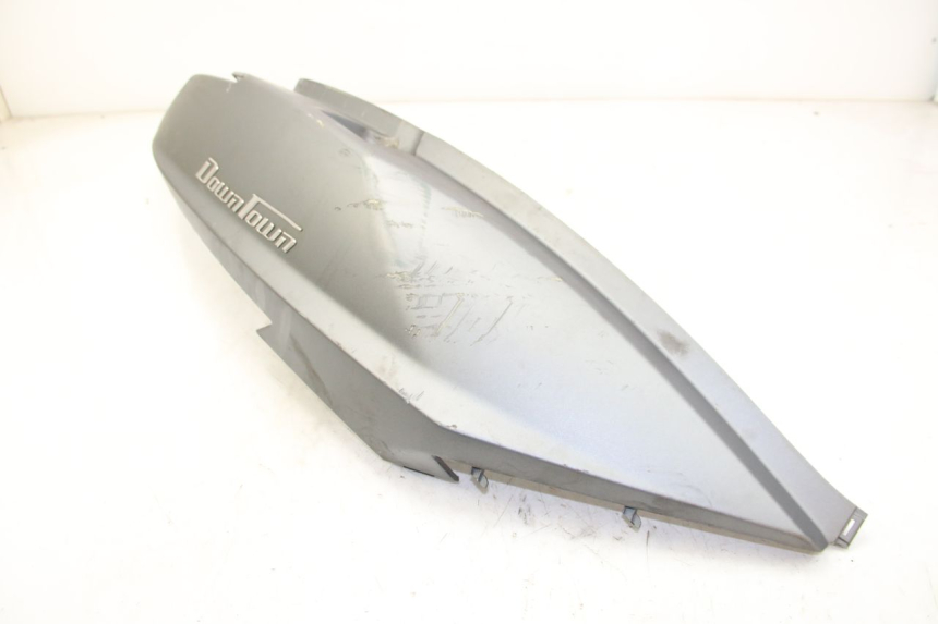 photo de FLANCO TRASERO DERECHO KYMCO DOWNTOWN ABS 125 (2015 - 2017) - Enfoque en la estructura