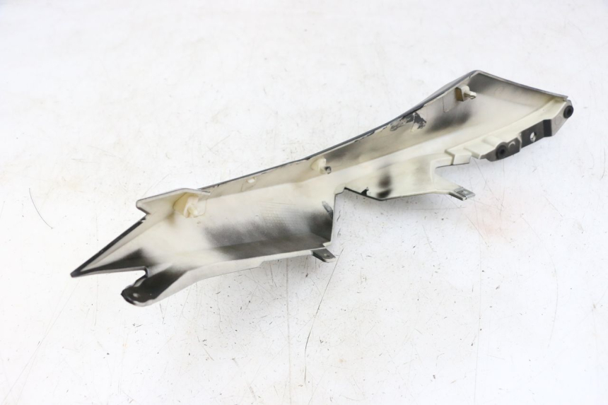 photo de CARENADO TRASERO DERECHA EBROH BRAVO GLE 1 (2020 - 2024) - Otra perspectiva