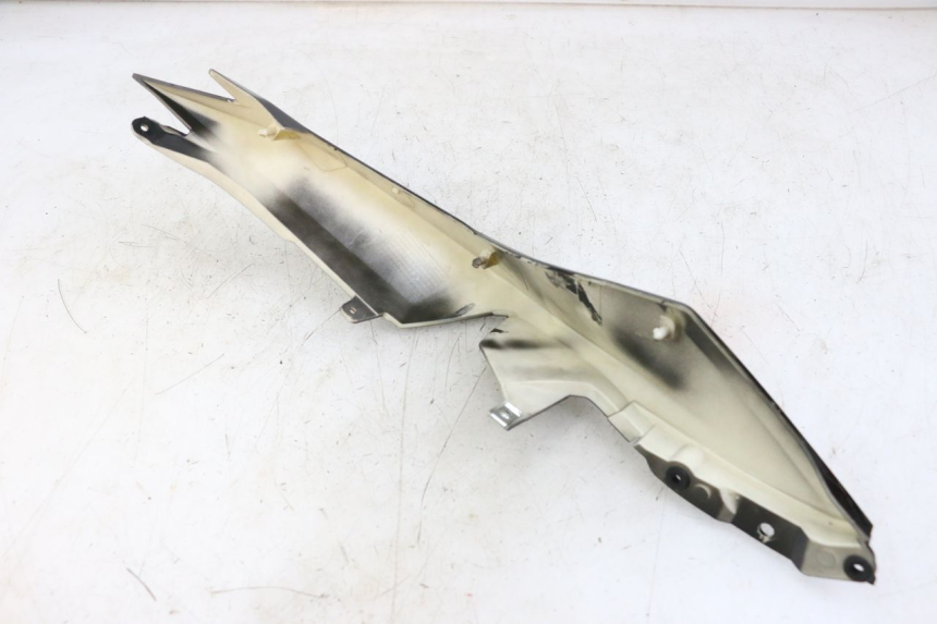 photo de CARENADO TRASERO DERECHA EBROH BRAVO GLE 1 (2020 - 2024) - Primer plano técnico