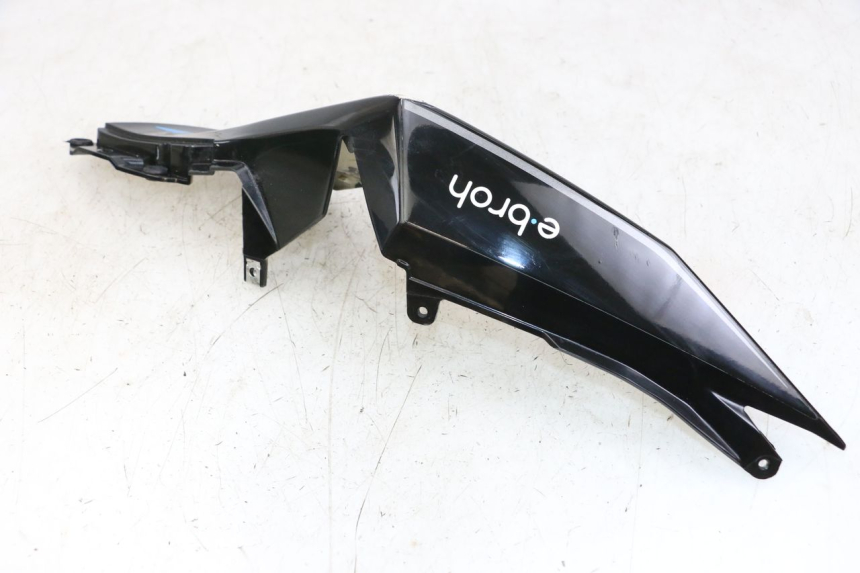 photo de CARENADO TRASERO DERECHA EBROH BRAVO GLE 1 (2020 - 2024) - Estado de la superficie y material