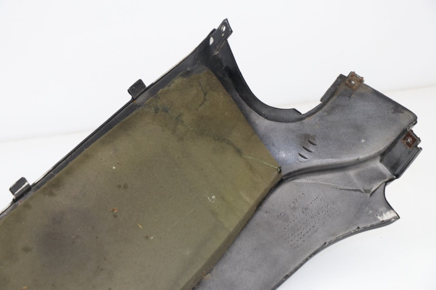 photo de CARENADO TRASERO DERECHA MBK EVOLIS 50 (1992 - 1998) - Primer plano técnico