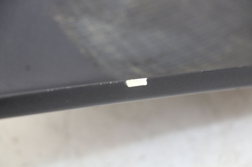 photo de FLANCO TRASERO DERECHO HONDA FES PANTHEON 2T 125 (1998 - 2002) - Estado de la superficie y material