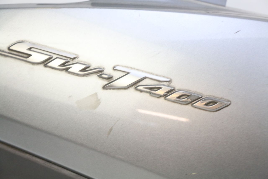 photo de FLANCO TRASERO DERECHO HONDA FJS SILVERWING SILVER WING 400 (2009 - 2016) - Primer plano de alta resolución