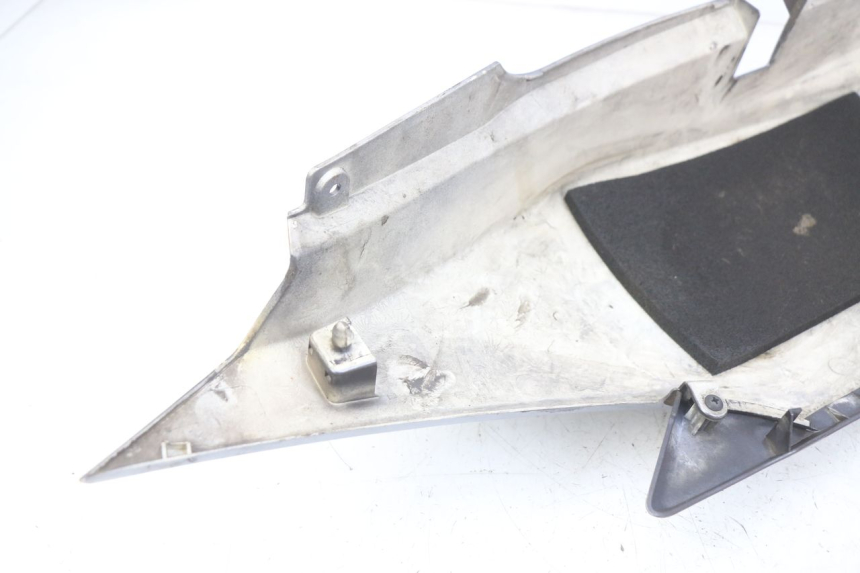 photo de FLANCO TRASERO DERECHO HONDA FJS SILVERWING SILVER WING 400 (2009 - 2016) - Detalles de los puntos de fijación