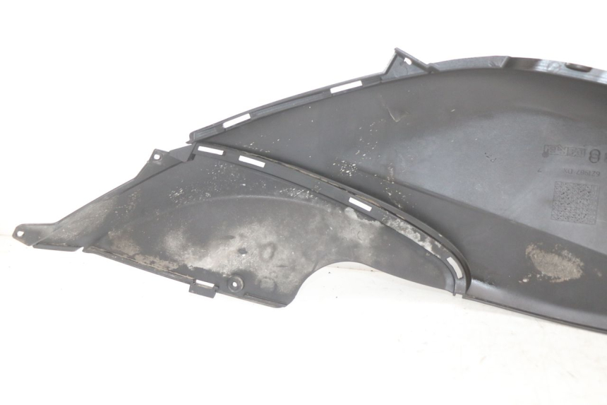 photo de CARENADO TRASERO DERECHA PIAGGIO FLY 2T 50 (2004 - 2017) - Primer plano técnico