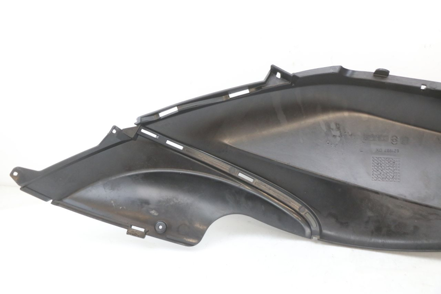 photo de CARENADO TRASERO DERECHA PIAGGIO FLY 2T 50 (2004 - 2017) - Detalles de los puntos de fijación