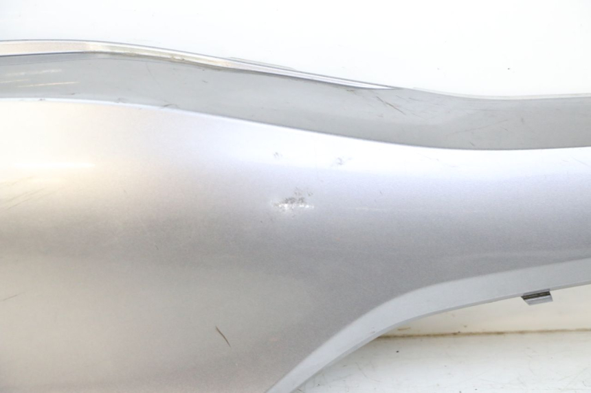 photo de CARENADO TRASERO DERECHA HONDA FORZA ABS 300 (2013 - 2017) - Enfoque en la estructura