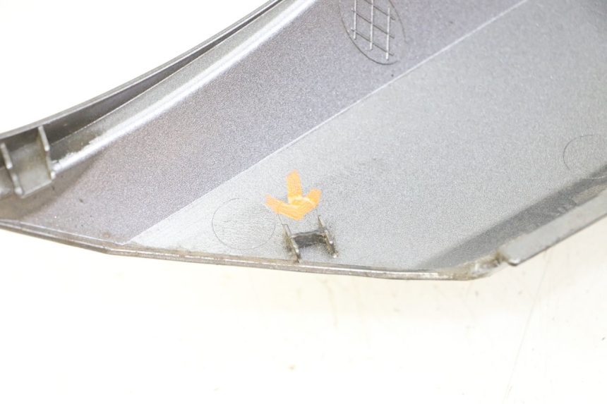 photo de CARENADO TRASERO DERECHA HONDA FORZA ABS 300 (2013 - 2017) - Primer plano técnico