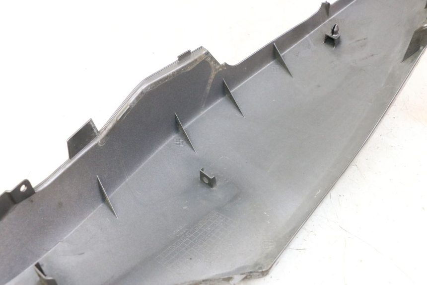 photo de CARENADO TRASERO DERECHA HONDA FORZA ABS 300 (2013 - 2017) - Detalles de los puntos de fijación