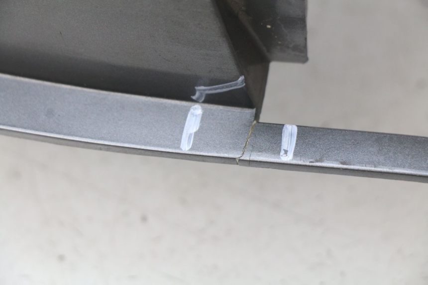 photo de FLANCO TRASERO DERECHO PEUGEOT GEOPOLIS 400 (2007 - 2013) - Detalles de los puntos de fijación