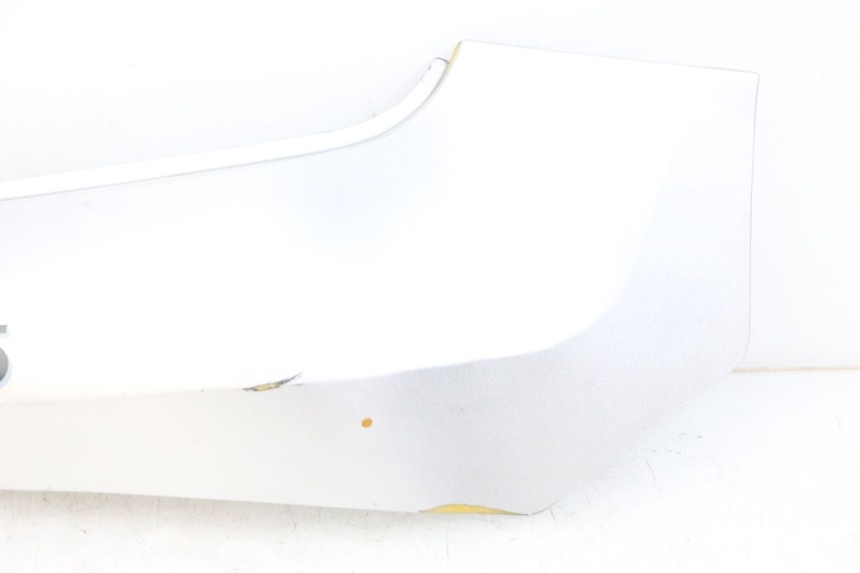 photo de CARENADO TRASERO DERECHA HYOSUNG GF 125 (2001 - 2005) - Primer plano técnico