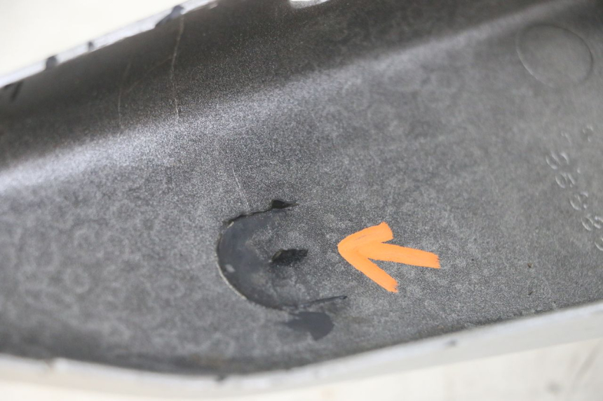 photo de CARENADO TRASERO DERECHA SUZUKI GS GSE 500 (2001 - 2003) - Primer plano técnico