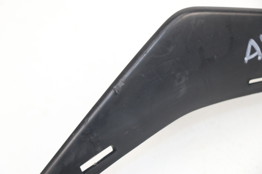 photo de CARENADO TRASERO DERECHA SUZUKI GSR 750 (2011 - 2017) - Zoom estado de uso