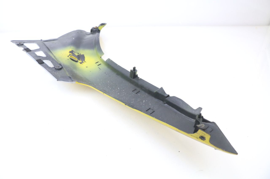 photo de CARENADO TRASERO DERECHA SUZUKI GSXF GSX F 600 (1988 - 1997) - Primer plano técnico