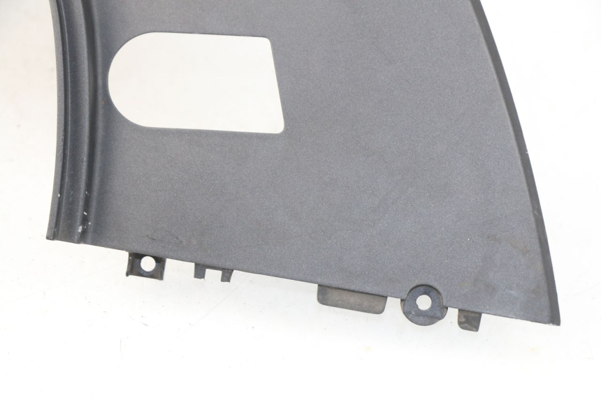 photo de CARENADO TRASERO DERECHA SYM GTS EFI ABS 125 (2012 - 2016) - Detalles de los puntos de fijación