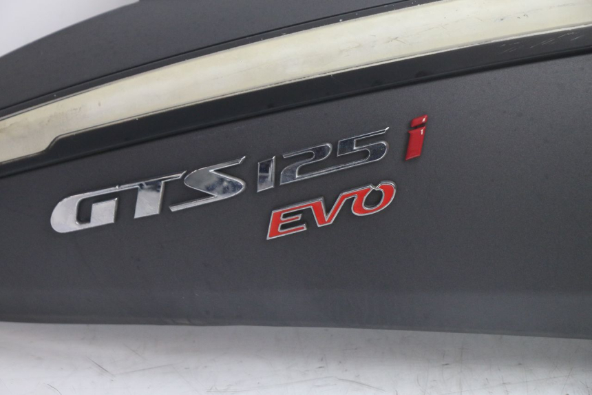 photo de CARENADO TRASERO DERECHA SYM GTS EVO 125 (2009 - 2013) - Zoom estado de uso