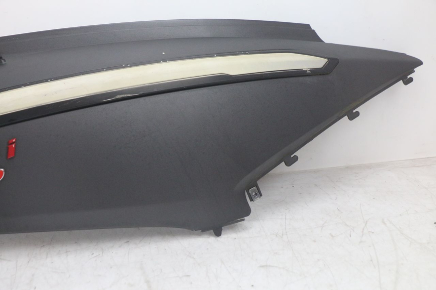 photo de CARENADO TRASERO DERECHA SYM GTS EVO 125 (2009 - 2013) - Otra perspectiva